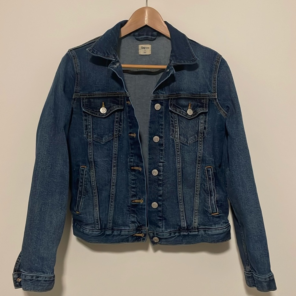 Gap denim jean jacket - women’s small, darker wash